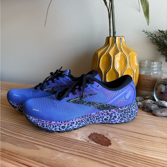 Brooks - Picture 2 of 7